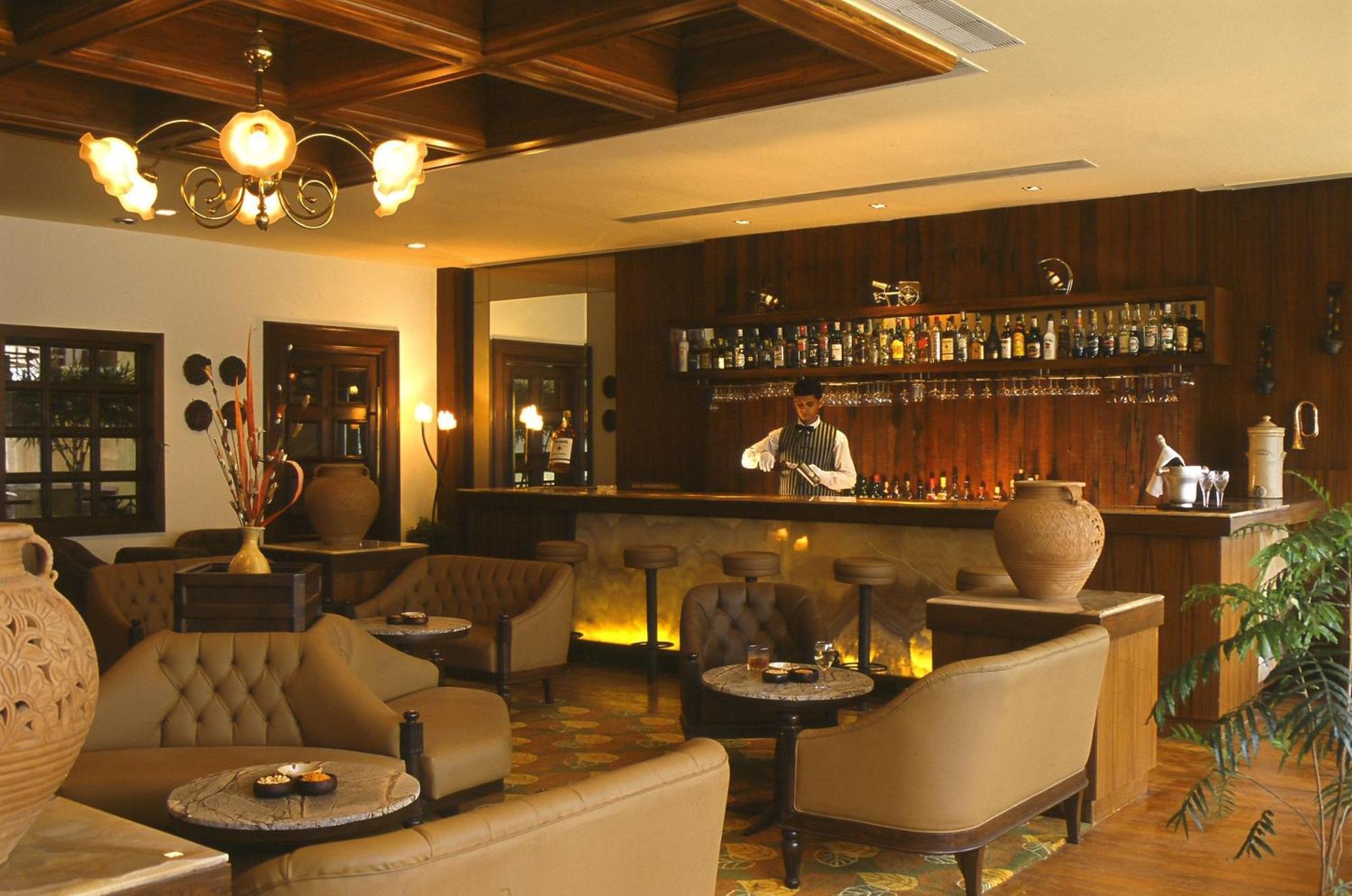 Fariyas Resort Lonavala Étterem fotó