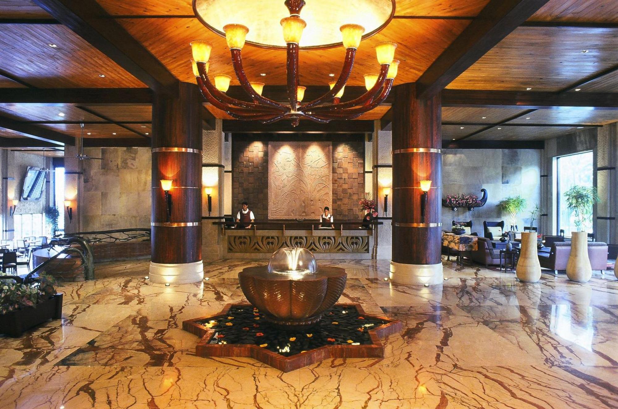 Fariyas Resort Lonavala Beltér fotó