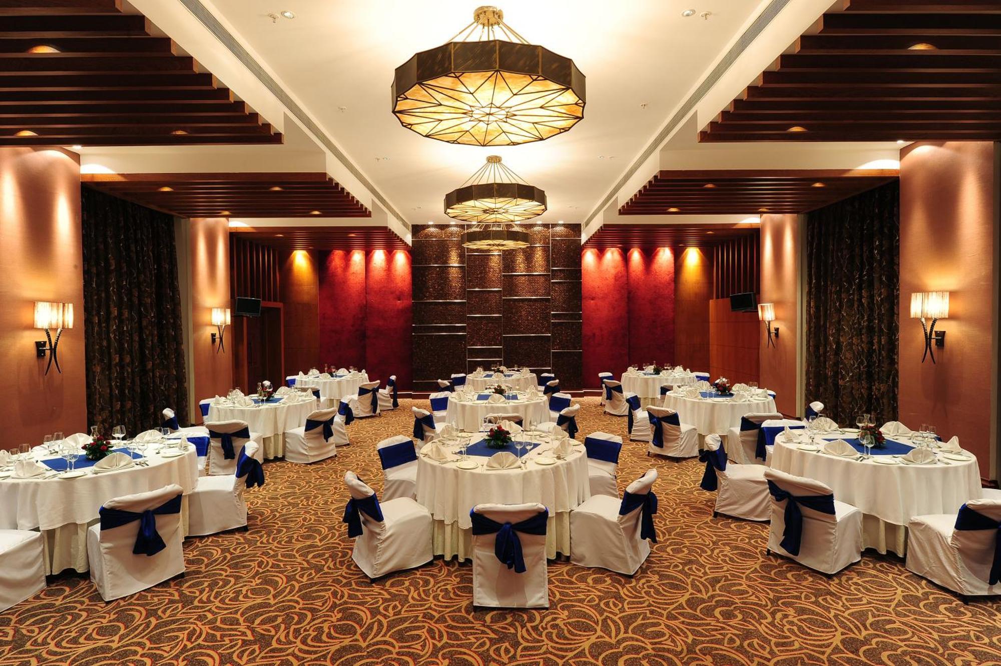 Fariyas Resort Lonavala Étterem fotó